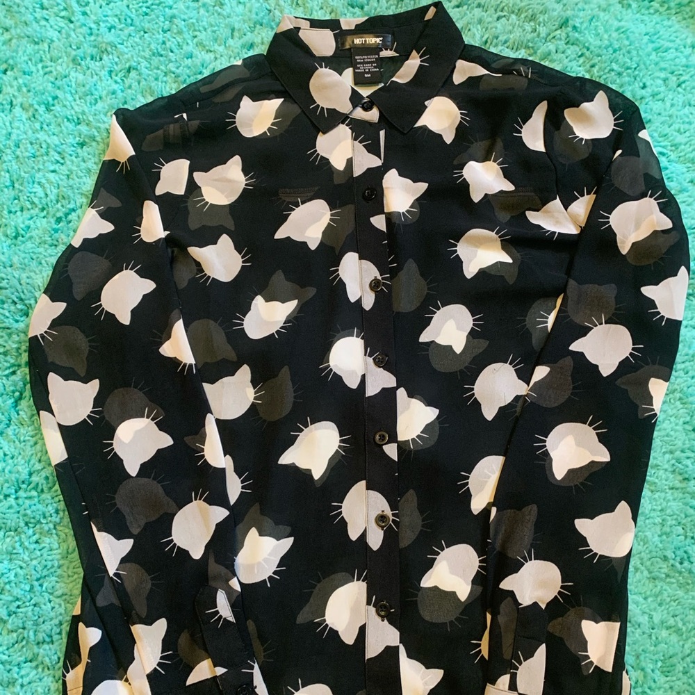 Hot Topic Women’s Cat Head Print Black Blouse